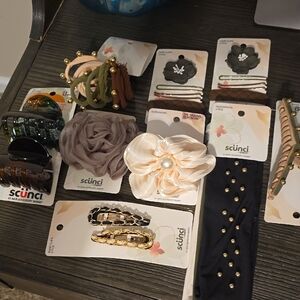 Scunci Asst hair accessories.